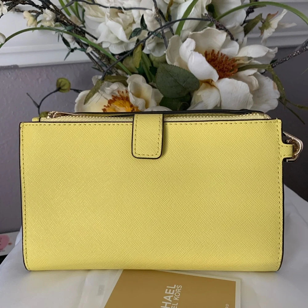 MICHAEL KORS LG DOUBLE ZIP WRISTLET PHONE/CASE HOLDER - Picture 2 of 8